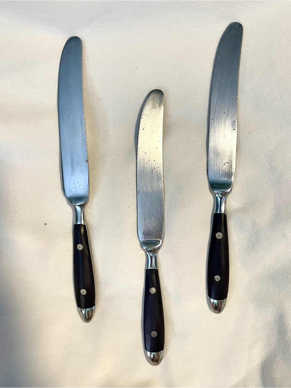 *VINTAGE* WILLIAMS SONOMA Cafe - 3 Dinner Knives - Black Handle/Stainless Steel